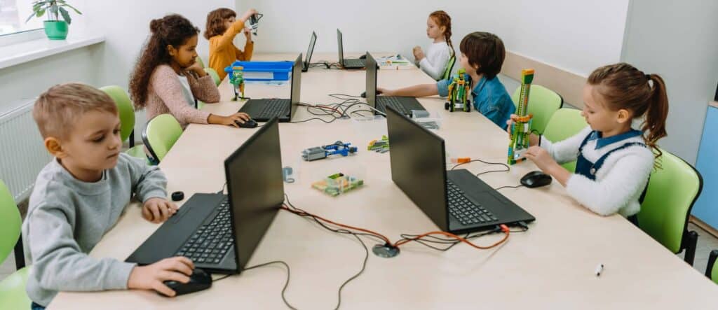 A Guide to STEM Academics (And How You Can Improve Student Retention)